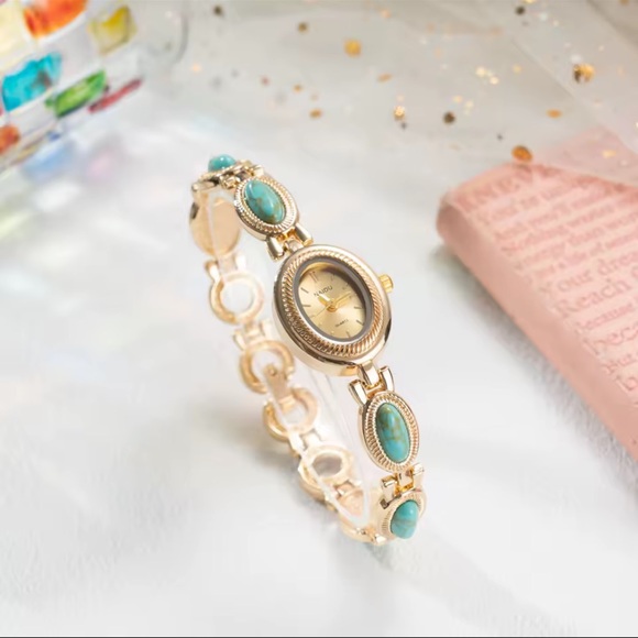 Vintage Green Turquoise Oval Gold Bracelet Watch - Picture 4 of 7